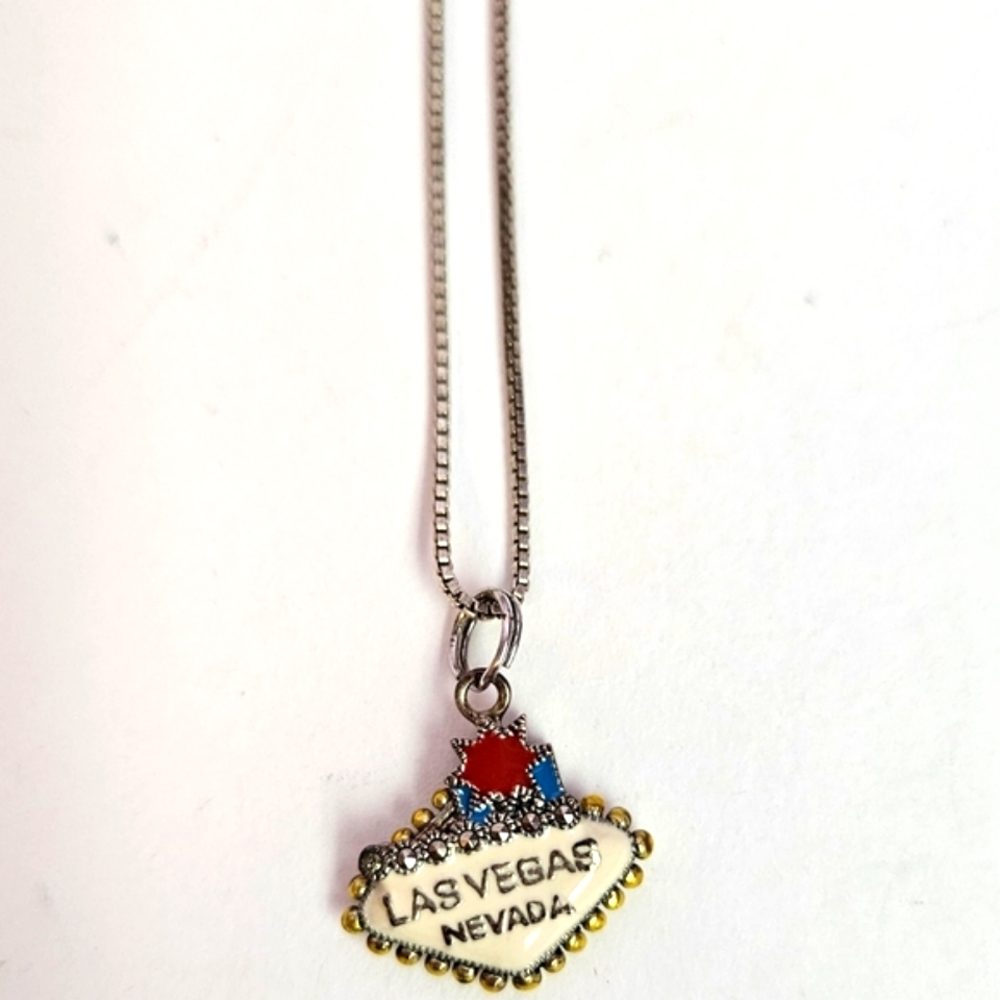 Las Vegas charm and chain